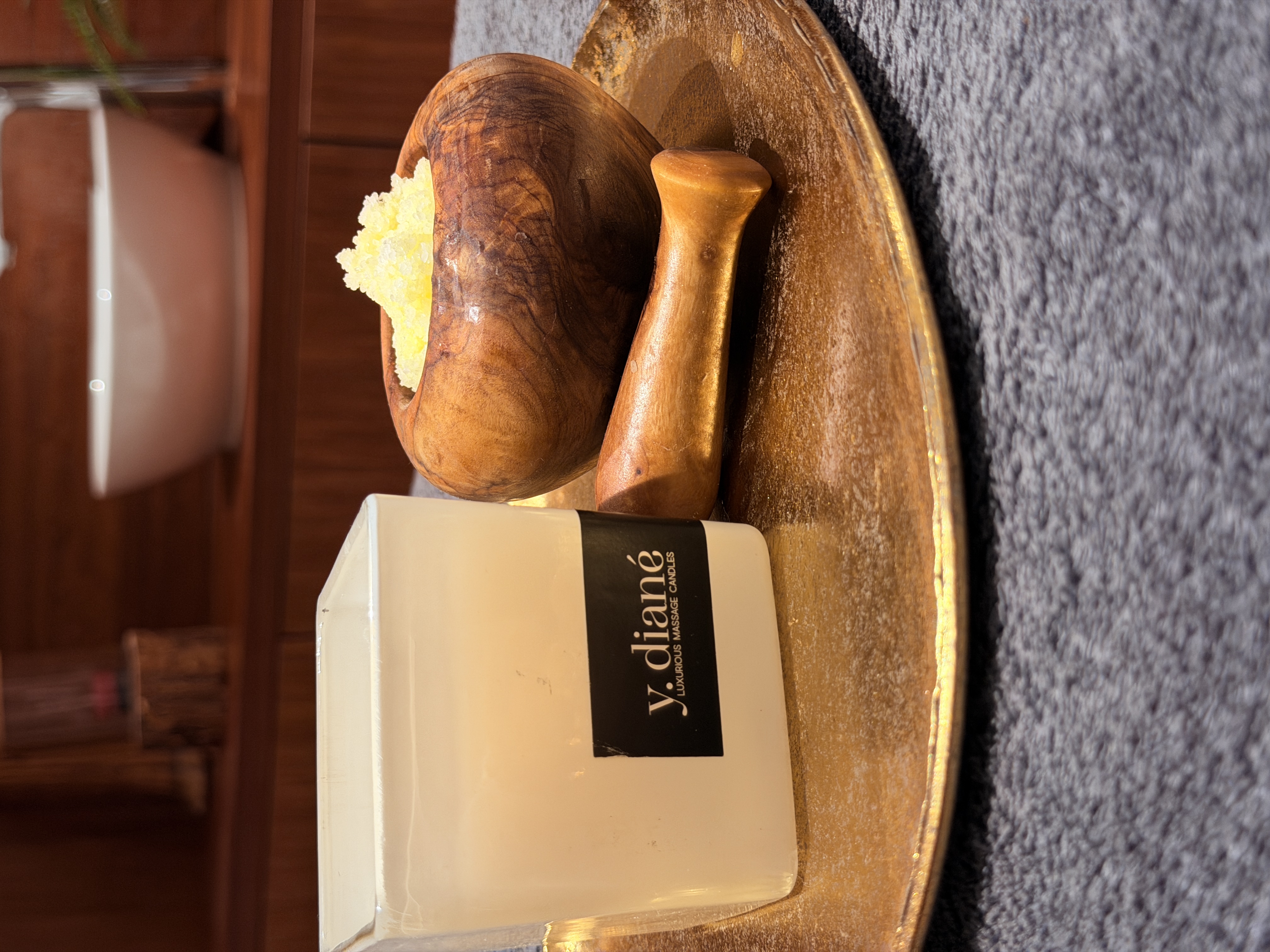 y. diané massage candle